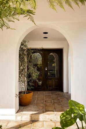 Exterior detail - LA Private Estate-Tennis Court/Pool/Jacuzzi (Los Angeles)