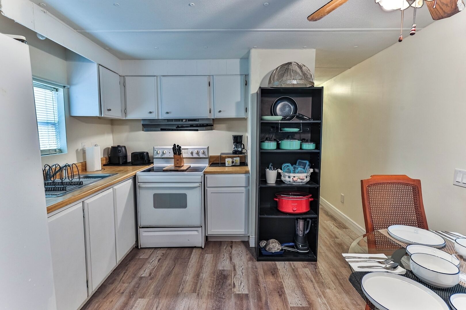 冰箱、微波炉、烤箱、炉灶