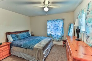 3 bedrooms, iron/ironing board, bed sheets - 2BR House + BBQ • Near Silver Springs (Citra)