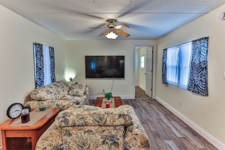 Smart TV. 2BR + BBQ • Near Silver Springs + Add-On Room