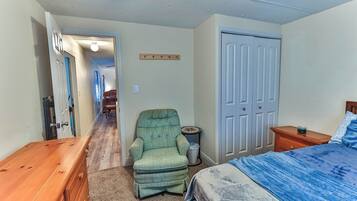 3 bedrooms, iron/ironing board, bed sheets