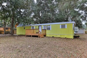 Exterior - 2BR House + RV Access + BBQ • Near Silver Springs (Citra)