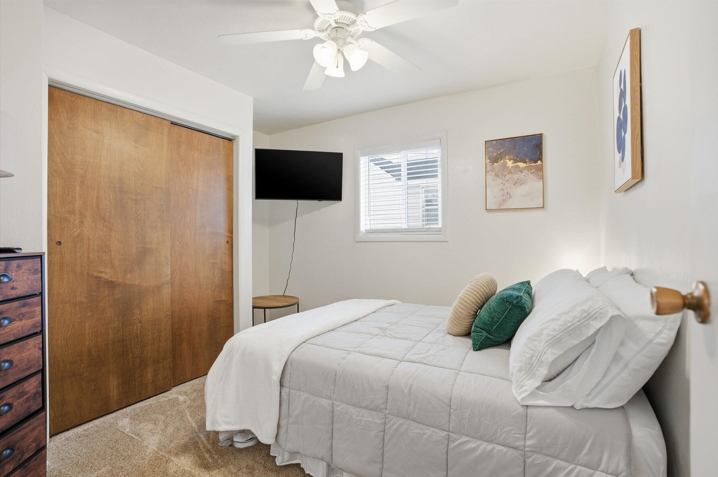 2 sovrum, internet och sängkläder