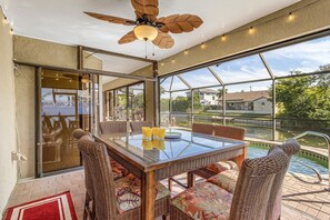 Outdoor dining - Sunny Canal Retreat with Heated Pool & Views – Villa Sueños del Sol - Roelens (Cape Coral)