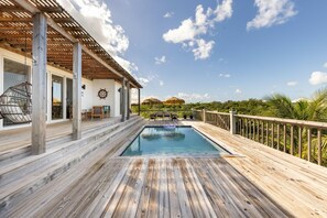 Pool - Turtle Sands - Tiki Bar and Waterfront! (Providenciales)
