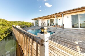 Terrace/patio - Turtle Sands - Tiki Bar and Waterfront! (Providenciales)