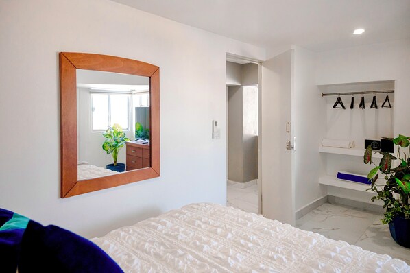 In-room safe, iron/ironing board, free WiFi - Casa Chevere (Puerto Vallarta)