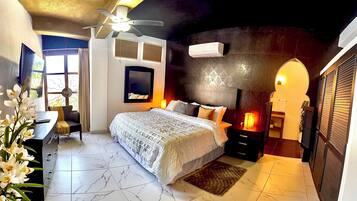 Appart'hôtel Luxe, balcon, vue ville | Coffres-forts dans les chambres, fer et planche à repasser