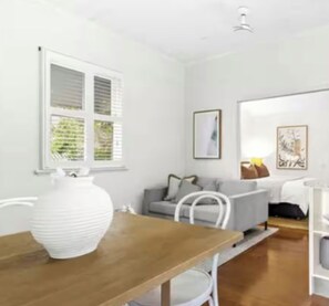 Interior - Charming Paddo 1 Bed Unit. Shops, Suncorp Stadium. (Paddington)