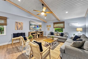 Smart TV, table football, ping pong - Paradise Cove | Private Pool & Spa, Putting Green, Walk to Siesta Key Beach (Sarasota)