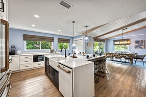 Fridge, microwave, oven, stovetop - Paradise Cove | Private Pool & Spa, Putting Green, Walk to Siesta Key Beach (Sarasota)
