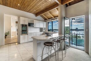 Fridge, microwave, oven, stovetop - Architectural Masterpiece with Pool and Sea Views (Auckland North Shore)