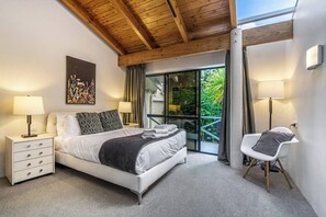 Iron/ironing board, WiFi, bed sheets - Architectural Masterpiece with Pool and Sea Views (Auckland North Shore)