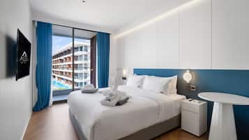 Apartment (3 Bedrooms) | 3 bedrooms, blackout curtains