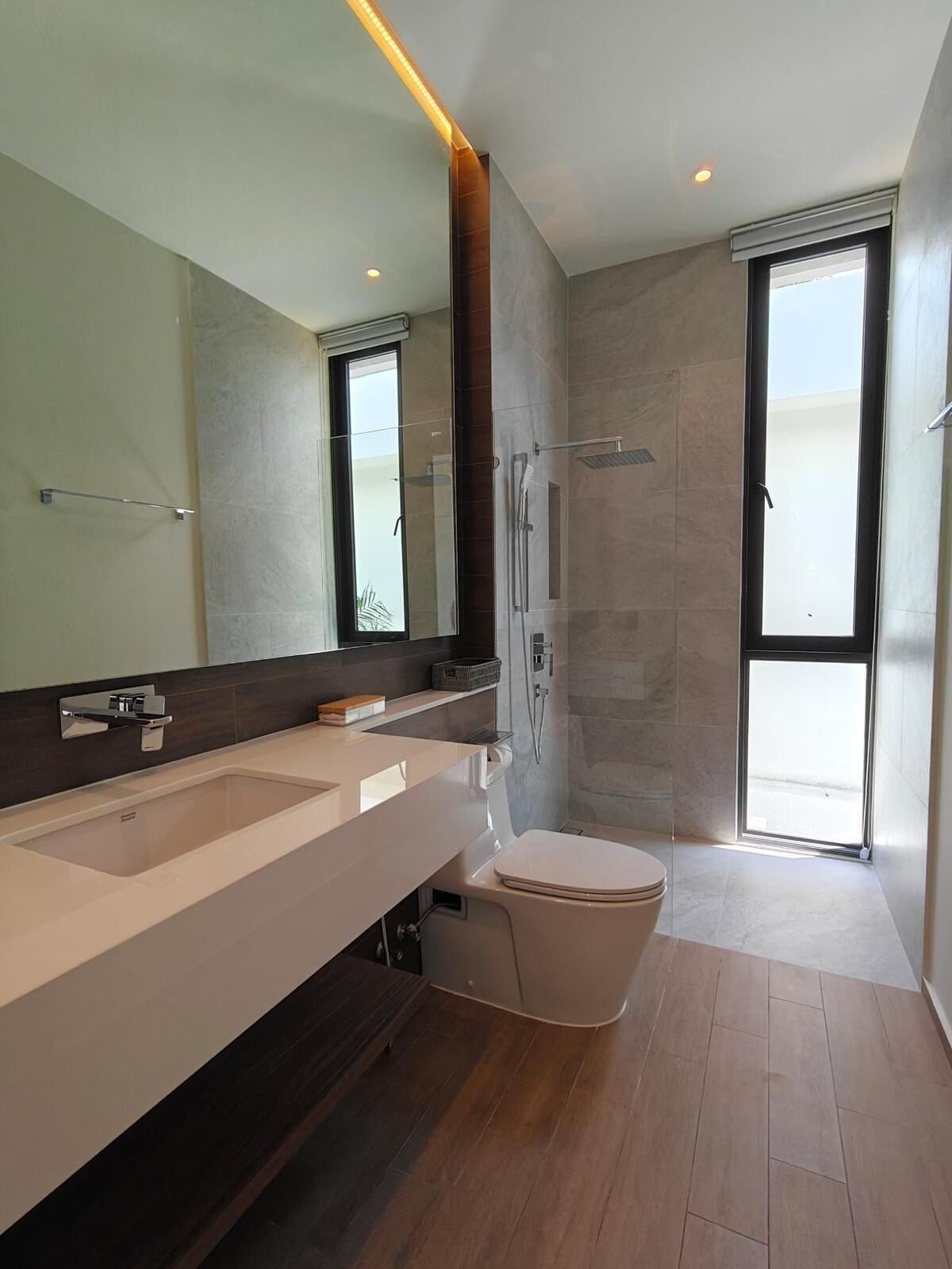 Villa estándar (4 Bedrooms) | Baño | Ducha, bidé, toallas y jabón
