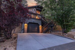 Exterior - Black Bear Lodge at Moonridge - Close to Slopes, Modern, Hot Tub, Fireplace, Deck (Big Bear Lake)