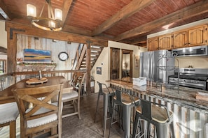 Dining - Black Bear Lodge at Moonridge - Close to Slopes, Modern, Hot Tub, Fireplace, Deck (Big Bear Lake)