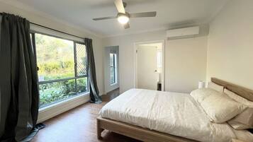 3 室のベッドルーム、アイロン / アイロン台、WiFi、ベッドシーツ