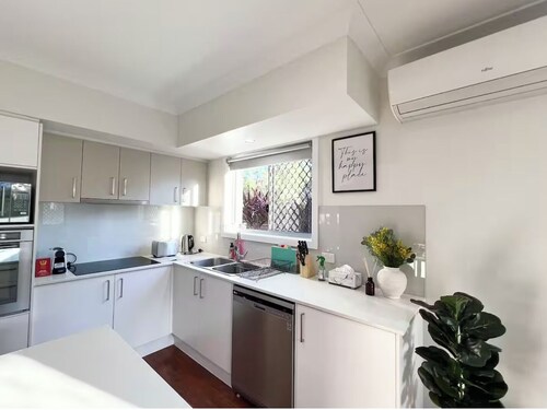 Cute Coomera Home near Theme Parks & Shops