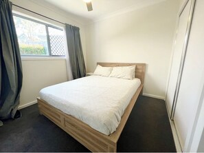 3 Schlafzimmer, Bügeleisen/Bügelbrett, WLAN, Bettwäsche