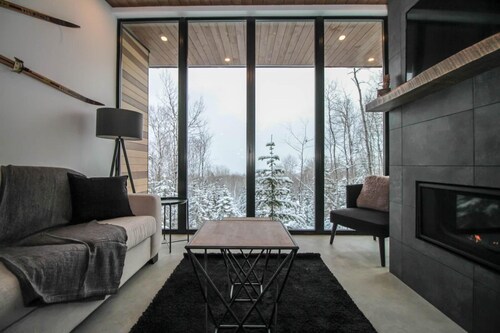 Héméra 15: Hot Tub Under Stars, Forest Chalet