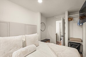 1 bedroom, desk, iron/ironing board, travel cot - 🏔️Brand New Listing~Studio Premier 204🏔️ (Snowmass Village)