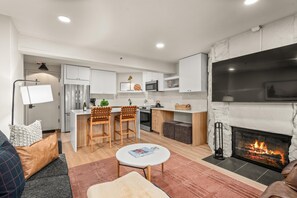 Smart TV, chimenea y reproductor de DVD 