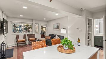 Smart-TV, peis og DVD-spiller