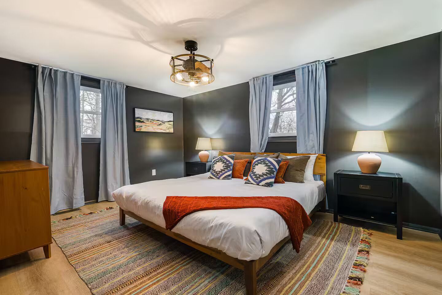 5 bedrooms, iron/ironing board, free WiFi, bed sheets