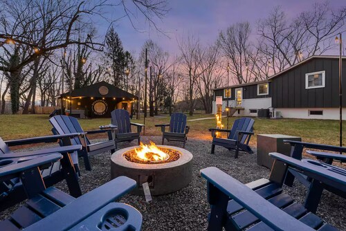 Shadowpeak Retreat, Riverfront, Hot Tub, Sauna and more