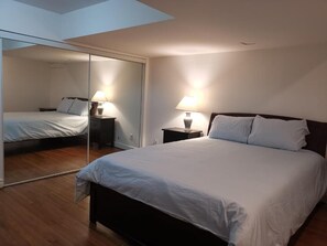 5 bedrooms, Internet, bed sheets - Cozy Private Rooms in Basement (Richmond Hill)