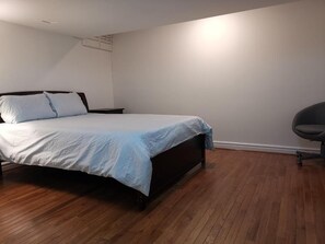 5 bedrooms, Internet, bed sheets - Cozy Private Rooms in Basement (Richmond Hill)
