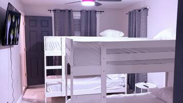 Fer et planche Ă repasser, accĂšs Internet, draps fournis