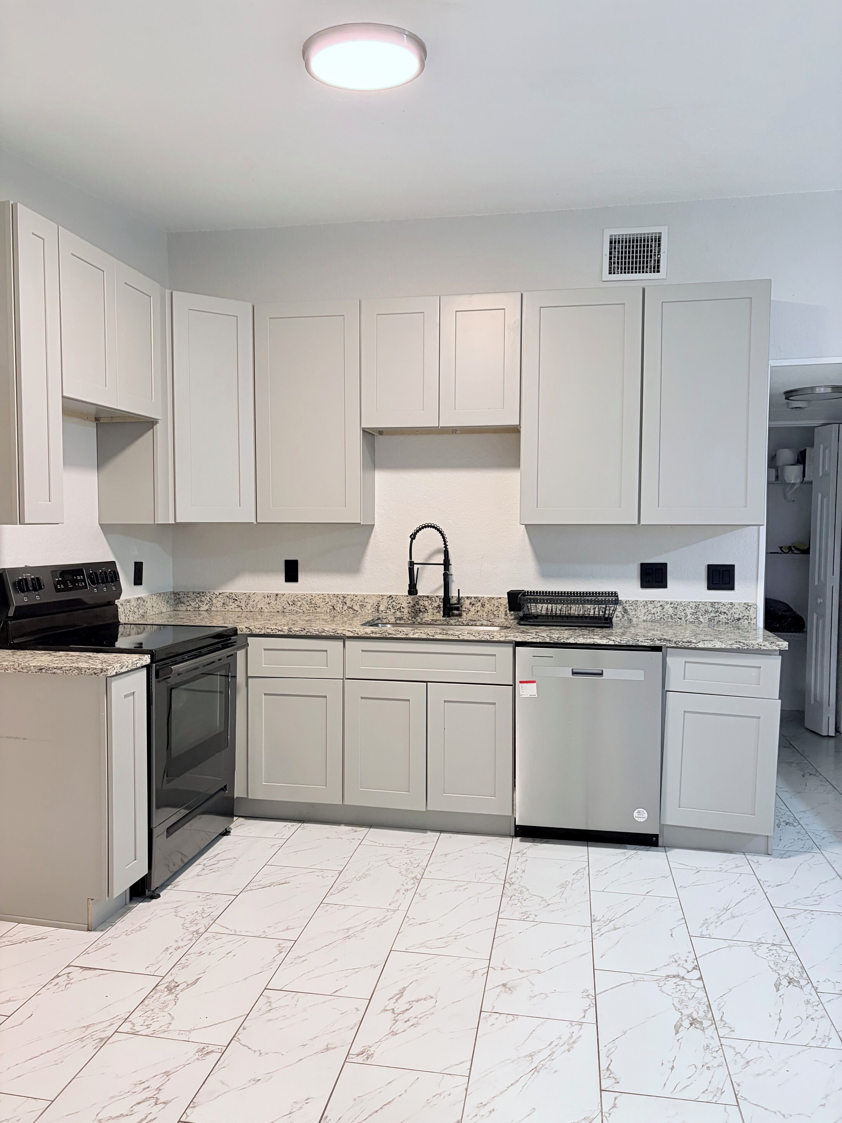 Mikrowelle, Ofen, Herdplatte, Geschirrspüler