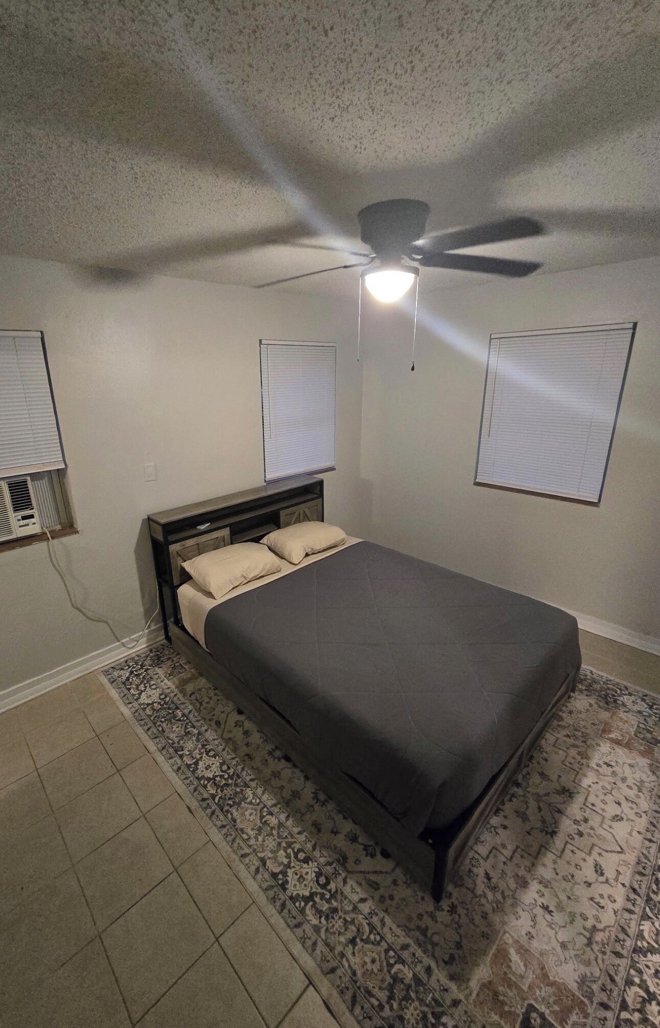 1 sovrum, skrivbord, wi-fi och sängkläder