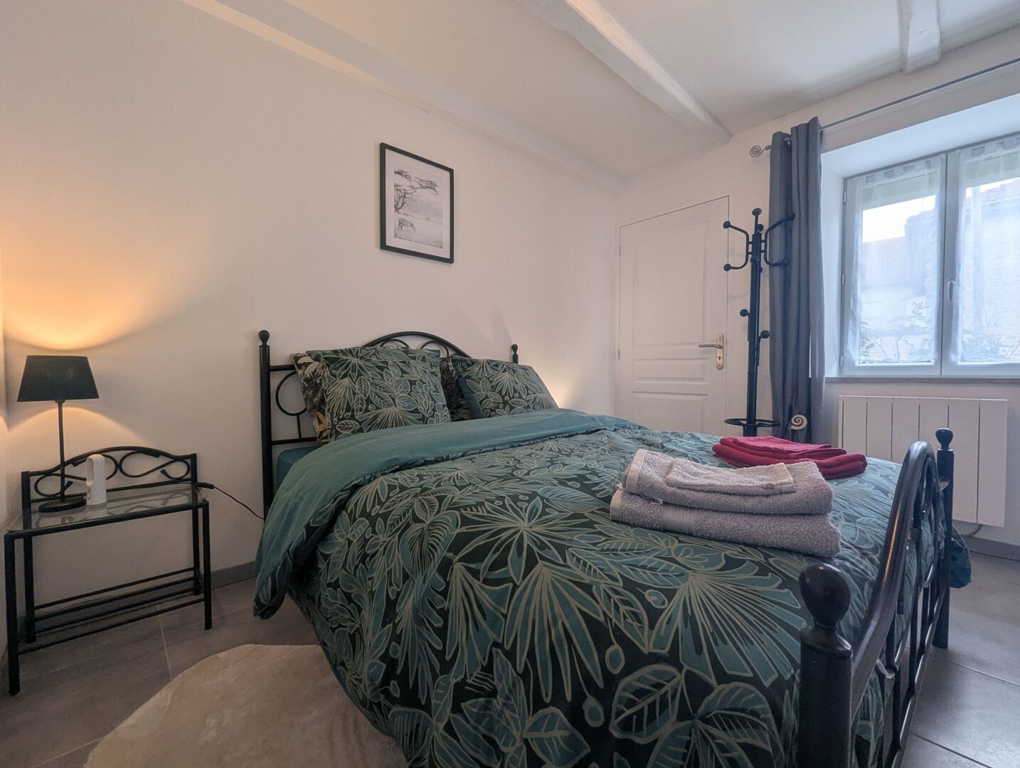 Travel cot, free WiFi, bed sheets