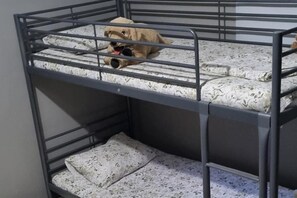 2 habitaciones, tabla de planchar con plancha, wifi y ropa de cama 