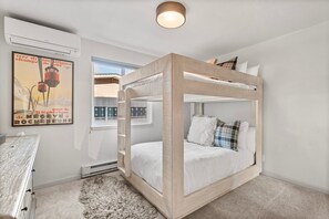2 bedrooms, free WiFi, bed sheets - Silverglo 205 | Cozy Condo Walking Distance to Town with Pool AC (Aspen)