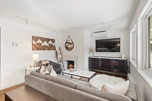 Fernseher, Kamin