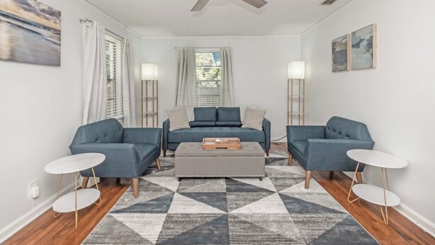TV - Cozy, Comfortable Home-Away-From-Home. Space for Work & Relaxation. (Mobile)