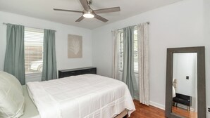 2 bedrooms, iron/ironing board, WiFi, bed sheets - Cozy, Comfortable Home-Away-From-Home. Space for Work & Relaxation. (Mobile)