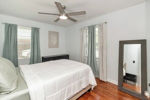 2 chambres, fer et planche à repasser, Wi-Fi, draps fournis