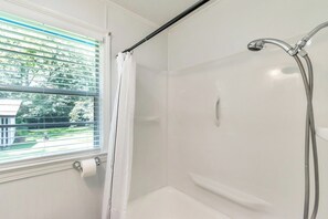 Hair dryer, towels, soap, toilet paper - Cozy, Comfortable Home-Away-From-Home. Space for Work & Relaxation. (Mobile)