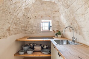 Fridge, microwave, oven, dishwasher - Trullo Giorgino in Itria Valley (Cisternino)