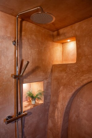 Bathroom - Trullo Giorgino in Itria Valley (Cisternino)