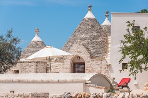 Exterior - Trullo Giorgino in Itria Valley (Cisternino)