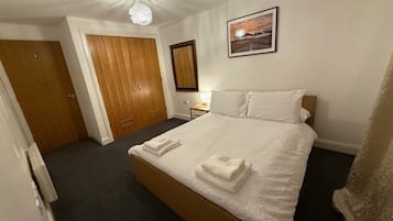 2 quartos, ferros/tábuas de passar roupa, Wi-Fi, roupa de cama