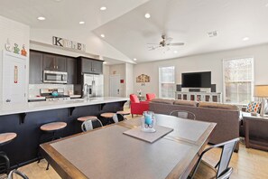 Dining - Spokes and Stays at the Golf, Bike Fun House (Washington)