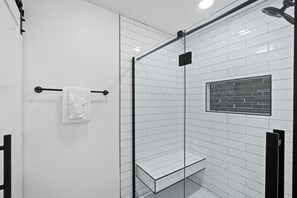 Shower, hair dryer, towels - 🌴 The Place to Be | Pool | Game Room | Deeded Beach Access ☀️ (Miramar Beach)