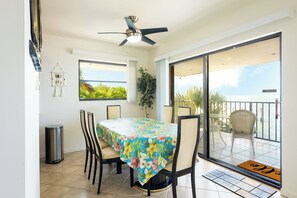 Dining - Gulfside Gem   2bed/2bath Open Water Waterfront Escape (Marathon)